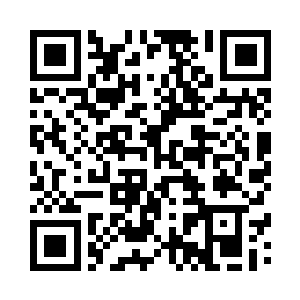 秦洛没想到会在飞机上遇到这个男人二维码生成