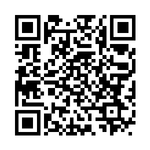 秦洛用温热的毛巾擦拭掉嘴角的红色甜面酱二维码生成