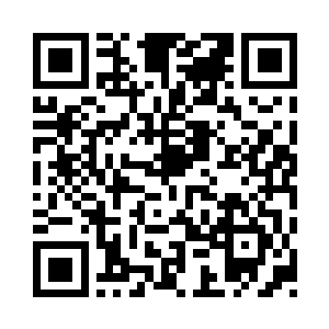 秦洛的手里不知道什么时候多了一把银针二维码生成