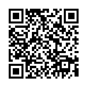 秦洛的车子在小区门口经过严格的检查二维码生成