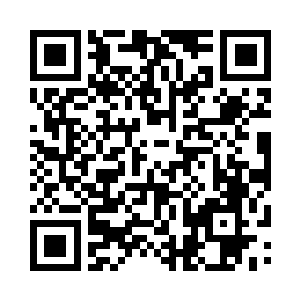 稳定着飘浮在空中的金色圆球和其下的火焰二维码生成