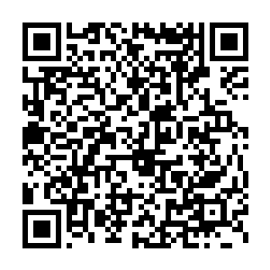 穆扬灵心里对世宗皇帝默哀完毕后就卷了两张大饼边吃边去朝西村了二维码生成