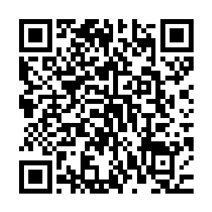 穆扬灵正恼火的将缠着齐浩然要飞飞的四个孩子丢到水盆里洗澡二维码生成