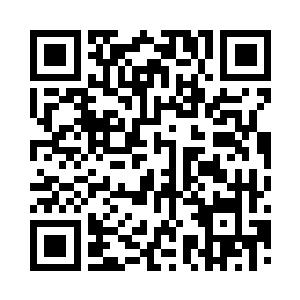 穆根从椅子下方的行李箱里拿出了两个背包二维码生成