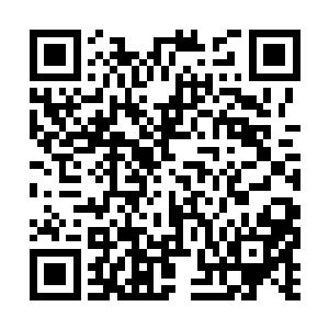 穆根急忙把奥利维亚刚领回来的两套军服翻了出来二维码生成