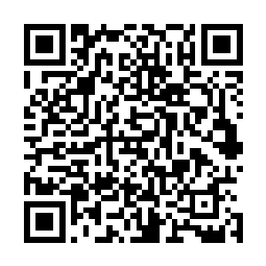 穆石满身疲惫的拎着包袱回来时看到的就是女儿纠结的样子二维码生成