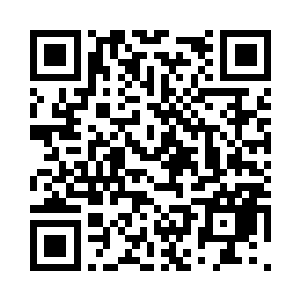空气中立刻浮现出来无数金色的细丝二维码生成