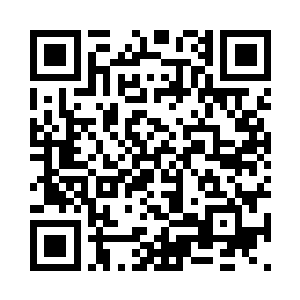 空间里原本有两件她备用的雨衣还有几把雨伞二维码生成