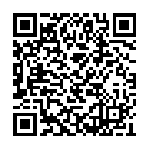 穿着九号办公室黑色制服的人全副武装跳下车来二维码生成