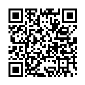 穿着满是灰尘的衣裙的少女低低地祈祷道二维码生成