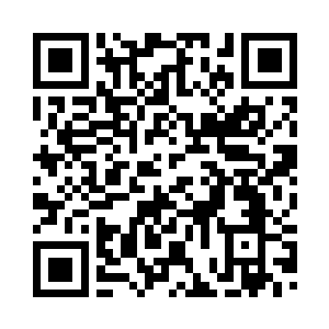 穿过满是爆炸之后建筑残渣的通道二维码生成