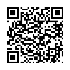 突然一辆红色的宝马车横着冲了过来二维码生成