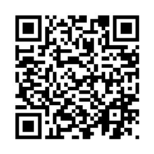 突然之间不远处的地面冲出了一辆古朴的轿子二维码生成