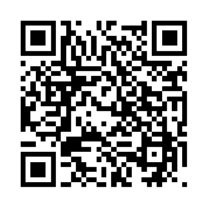 突然有个抱孩子的男人撞到了殷兆丰二维码生成