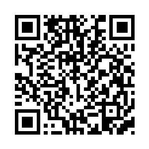 窦妈妈捧着装了用秘法保存下来的踯躅花二维码生成