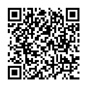 立刻拉着娜塔莉娅和叶莲娜到一边兴奋的说了起来二维码生成