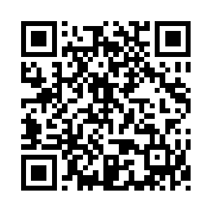 立刻有人端来一杯茶放在他旁边的茶几上二维码生成