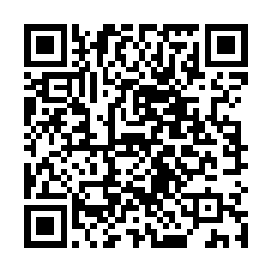立刻看到了三千多名聚集在水中身裹黑袍头戴纱笠的人二维码生成