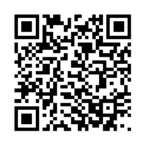 立刻跑过来一位服务生帮助打开车门二维码生成