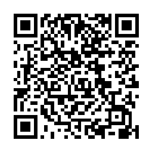 立即快步上前对刚从房间内走出来的于承小声禀告了几句二维码生成