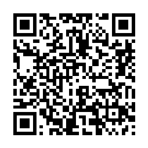 站在一边的女子脸上依旧挂下那抹满意自信的笑容二维码生成