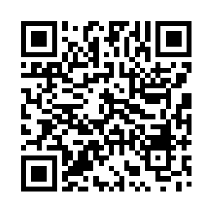站在他身后的那些小鬼子举着手里的武器二维码生成