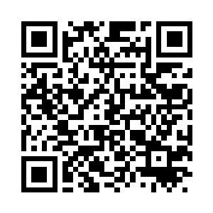 站在大门处听候差遣的两名侍女一脸为难二维码生成