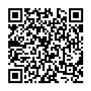 站在李思琪身后的那男子看到李思琪和秦宇说个不停二维码生成