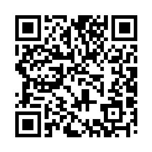 站在林前的高大男子抬手拉下脸上的面罩二维码生成