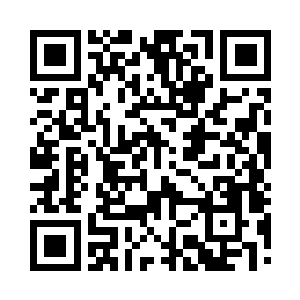 站在袁和平身边的基努・里维斯眨了眨眼二维码生成