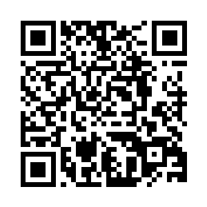 站在邮局工作柜台上给宝镜回电话二维码生成