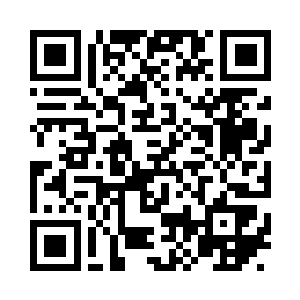 站直身子用手抓着头发简单的拧起来二维码生成