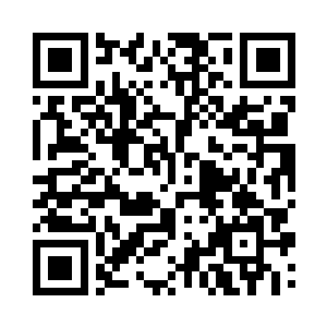 站着一大一小举着气垫锤的两个身影二维码生成