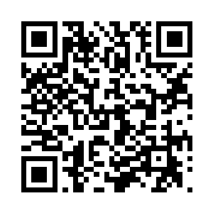 站起来之后也是率先的伸了一下自己的手二维码生成