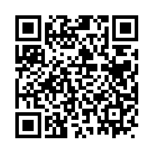 竟然握着一只闪发着森寒光芒的三棱军刺二维码生成