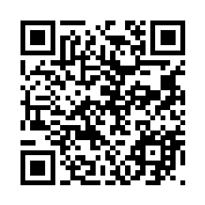 竟然翻身坐在教学楼五楼的护栏上面二维码生成