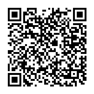 端庄大气地坐在他一边的皇后舒蔓瑶低眸看着桌子上被凤君泽重重放下的酒杯二维码生成