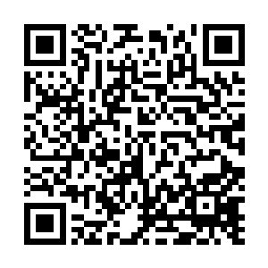 端着突击步枪对准从后面过来的巡逻士兵啪啪啪就是几枪二维码生成
