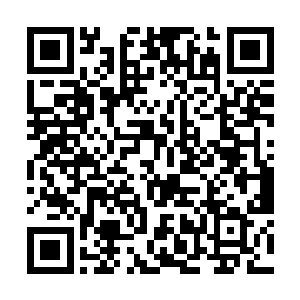 端着那支g36步枪跟着身前的那些疯狂女兵们冲进去了二维码生成