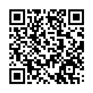 端起茶壶给张四维还有自己分别斟满茶水二维码生成