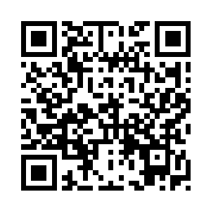 笑嘻嘻的拿出啤酒打开放到茶几上二维码生成