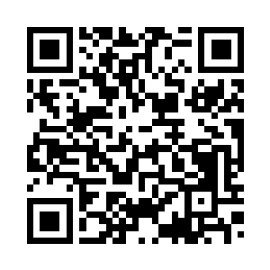 笑眯眯的欣赏着两位难为情的夫人二维码生成