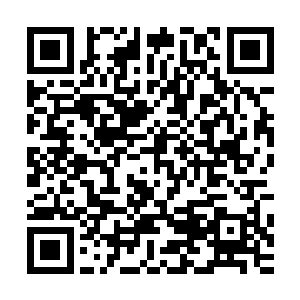 第一眼看到的时候她就喜欢上了那个俊美的不像个人类的男人二维码生成