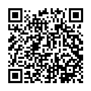 等那个男子将他身边的一个小弟放倒下去的时候二维码生成