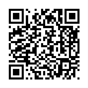 简单打量了一番这栋白墙红顶的别墅二维码生成