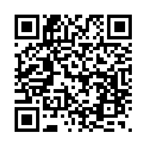 米秀梅在米琳的搀扶下走出了急诊室二维码生成