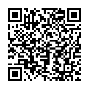 米迦勒身上那若隐若现的黑光也开始被渐渐逼的压缩和移动起来二维码生成