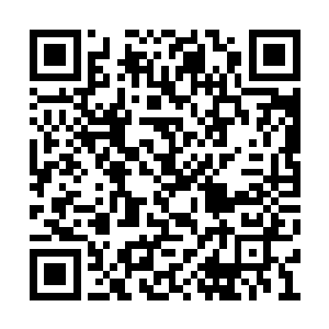 粗壮的手臂和壮硕的腰肢是常做农活锻炼出来的二维码生成