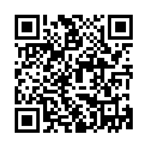 精致的妆容搭着一身水墨色的旗袍二维码生成