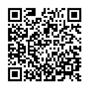 紧张中那带着男人气息的手最终还是碰触到了她的眼部肌肤二维码生成